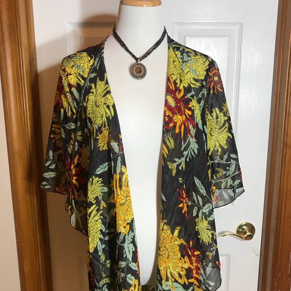 Small LuLaRoe Shirley Kimono Floral Shear NWT